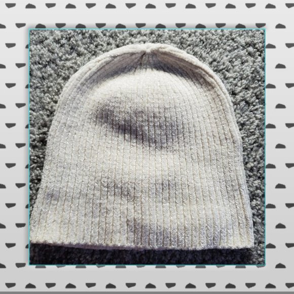American Eagle Outfitters Accessories - American Eagle Winter Beanie / Hat Womens - NEW